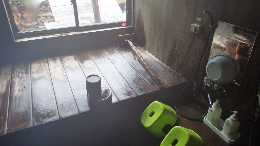 夏沢鉱泉の風呂